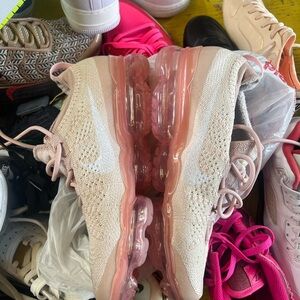Chic Pink and Cream Knit Sneakers Nike Vapormax Flyknit New